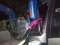 Bus Sumber Selamat Tabrakan dengan Truk di Ngawi, 3 Luka