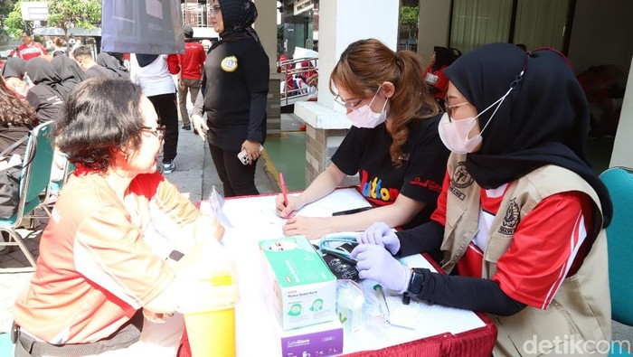 Kejati Jatim bareng FK Unair menggelar pemeriksaan kesehatan gratis Kejati Jatim bareng FK Unair menggelar pemeriksaan kesehatan gratis