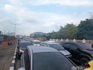 Lalin di Jalan AP Pettarani Makassar Macet Parah Sore Ini Imbas Demo