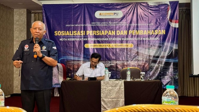 Kepala Dispora Sulsel Suherman Saat menghadiri sosialisasi persiapan pembangunan Stadion Sudiang Makassar.