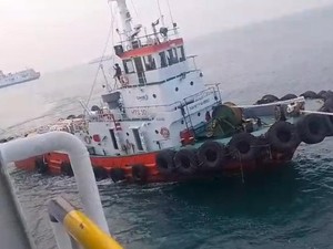 Penumpang-Kendaraan Sudah Dievakuasi Usai KMP Sebuku Alami Kemudi Mati
