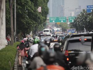 Potret Lalin Jalan Gatsu Arah Kuningan Macet Sore Ini