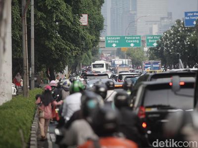 Potret Lalin Jalan Gatsu Arah Kuningan Macet Sore Ini