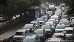 Potret Lalin Jalan Gatsu Arah Kuningan Macet Sore Ini