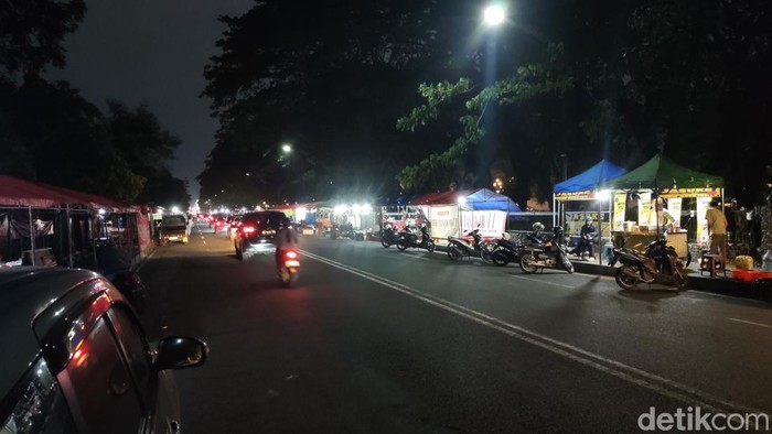 Suasana PKL di Jalan Persatuan yang berada di sekitar area kampus UGM pada Kamis (9/10) malam.