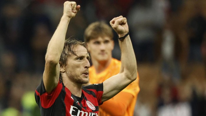 Soccer Football - Serie A - AC Milan v Napoli - San Siro, Milan, Italy - September 28, 2025 AC Milans Luka Modric celebrates after the match REUTERS/Alessandro Garofalo