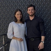 Lais Dognini, mantan biarawati, menikah diam-diam dengan mantan pastor Katolik, Jackson Dognini. Kisah cinta asal Brasil ini mencuri perhatian publik karena keduanya dulunya merupakan sosok religius yang seharusnya tidak menikah. Foto: dok. Instagram @laisdognini