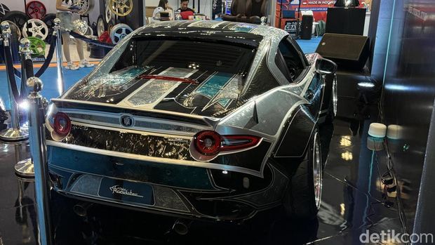 Mazda Miata 'Toraja Roadster' garapan Plan Paint Indonesia bersama Freeflow Kustom mejeng di IMX 2025.