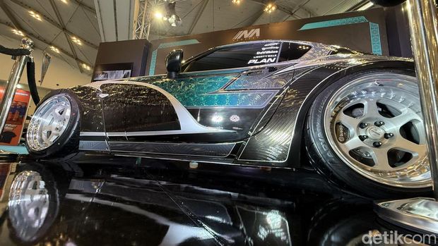 Mazda Miata 'Toraja Roadster' garapan Plan Paint Indonesia bersama Freeflow Kustom mejeng di IMX 2025.