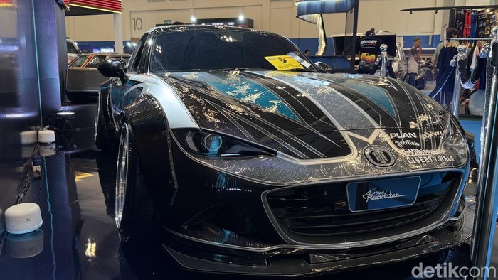 Mazda Miata Toraja Roadster garapan Plan Paint Indonesia bersama Freeflow Kustom mejeng di IMX 2025.