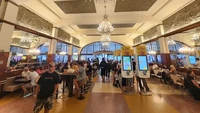 Pernah bernama Cafe Imperial, kini bangunan tersebut berubah kegunaannya secara signifikan. Mesin-mesin pemesanan makanan dan kursi-kursi khas McDonalds memenuhi seluruh ruangannya. Foto: Google Review