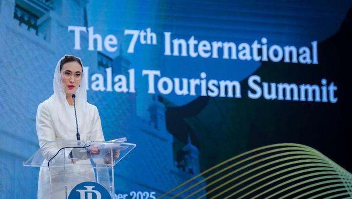 Menpar Widiyanti Putri saat menjadi pembicara dalam forum IMTI di Jakarta.