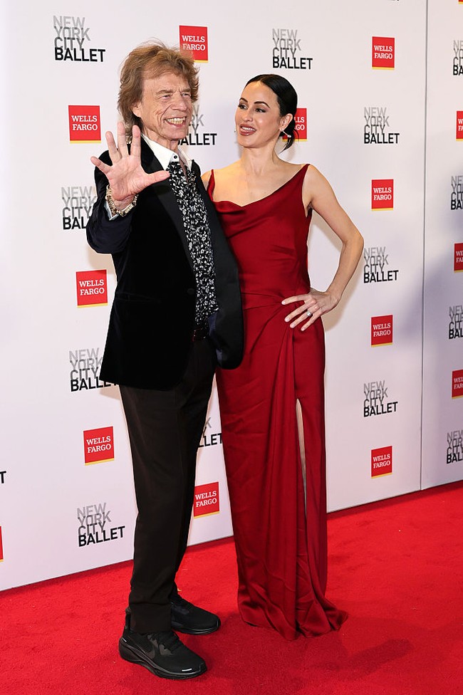 Dari hubungan tersebut, mereka dikaruniai seorang putra bernama Deveraux Octavian Basil Jagger, yang kini berusia 8 tahun. Pada April lalu, Hamrick akhirnya mengonfirmasi bahwa keduanya telah bertunangan sejak dua tahun lalu, namun keduanya masih belum yakin untuk berada dalam pernikahan. Foto: Variety via Getty Images/Stephanie Augello