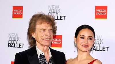 Foto: Mick Jagger yang Kini 82 Tahun Pamer Kemesraan dengan Tunangan 38 Tahun