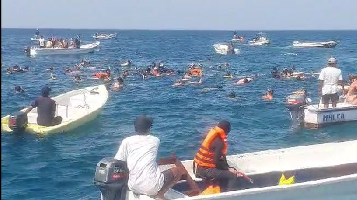 Para wisatawan snorkeling di Manta Point TN Komodo, Labuan Bajo, Manggarai Barat, Jumat (10/12025) sore. (Tangkapan layar video)