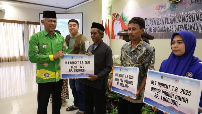 Pemkab Pasuruan menyalurkan BLT DBHCHT