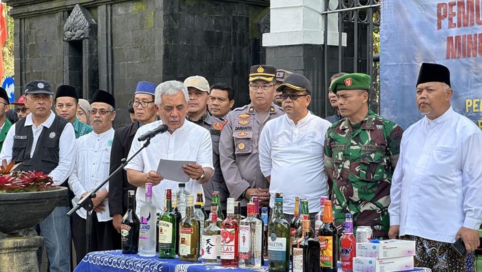 Pemkab Wonosobo Musnahkan 1.038 Botol Miras Hasil Operasi Gabungan