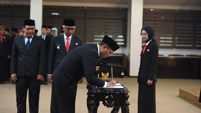 Wali Kota Kediri Vinanda Prameswati melantik Penjabat Sekretaris Daerah dan 3 pejabat pimpinan tinggi pratama