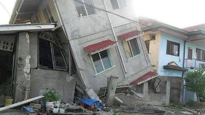 Penampakan Bangunan Hancur Akibat Gempa M 7,4 di Filipina DAVAO ORIENTAL, PHILIPPINES - OCTOBER 10: (----EDITORIAL USE ONLY - MANDATORY CREDIT - 'IFRC ASIA PACIFIC / HANDOUT' - NO MARKETING NO ADVERTISING CAMPAIGNS - DISTRIBUTED AS A SERVICE TO CLIENTS----) A view of collapsed buildings following a 7.5 earthquake that struck parts of Davao Region as it triggered tsunami warnings, in Davao Oriental, Philippines on October 10, 2025. (Photo by IFRC Asia Pacific / Handout/Anadolu via Getty Images)