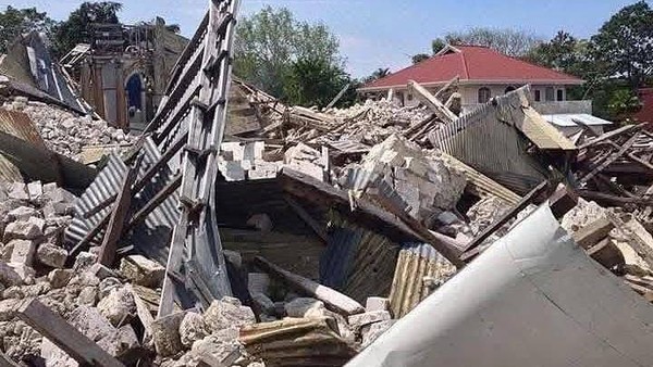 Penampakan Bangunan Hancur Akibat Gempa M 7,4 di Filipina