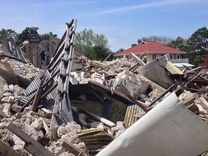 Penampakan Bangunan Hancur Akibat Gempa M 7,4 di Filipina
