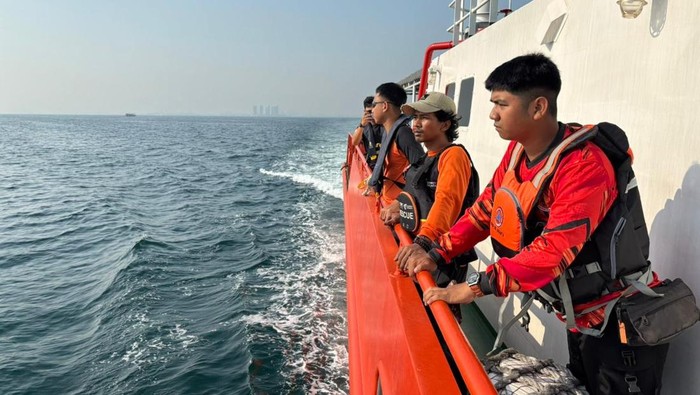 Pencarian korban kapal tenggelam di Kepulauan Seribu. (Dok. BPBD DKI).