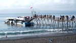 Perahu Tradisional Jadi Andalan Pengangkut Logistik ke Nusa Penida