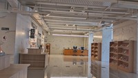 Perpustakaan juga menyediakan ruang dan bahan bacaan untuk anak di lantai 2. Sebelum mengakses semua fasilitas, pastikan telah menitipkan barang-barang di loker dan tidak membawa makanan serta minuman dalam ruang baca kecuali air putih. (Foto:Qonita Hamidah/detikTravel)
