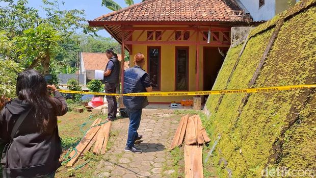 Polisi Gelar Olah TKP Bunuh-Perkosa Anak Buah di Purwakarta