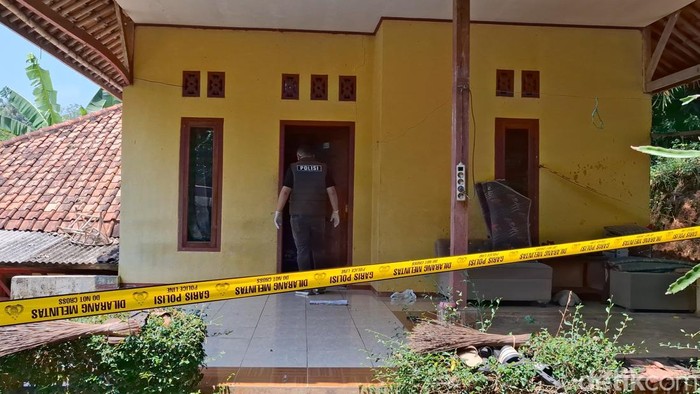 Polisi Gelar Olah TKP Bunuh-Perkosa Anak Buah di Purwakarta