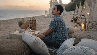 Selain aktif di dunia hiburan, pria yang lahir tahun 1992 itu juga suka membagikan momen hangat di Instagram. Mulai dari momennya saat jalan-jalan ke luar negeri atau sekadar santai menikmati kopi dan teh. Foto: instagram @kennyauztin