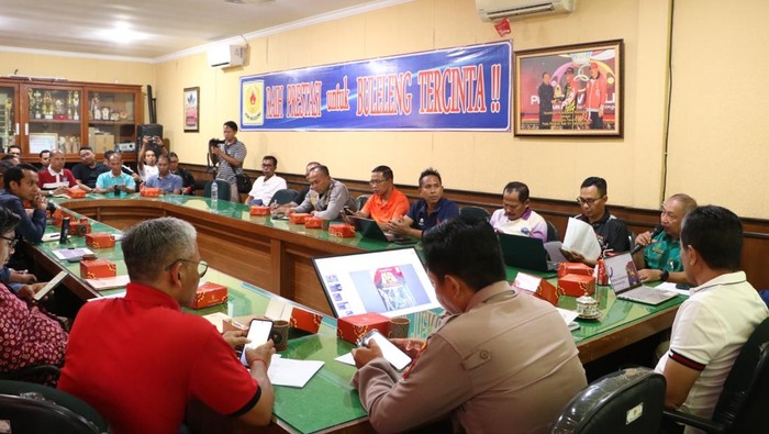 Rapat koordinasi panitia Kejuaraan Dunia Vovinam 2025 di Kantor KONI Buleleng, Jumat (10/10/2025). (Foto: Pemkab Buleleng)