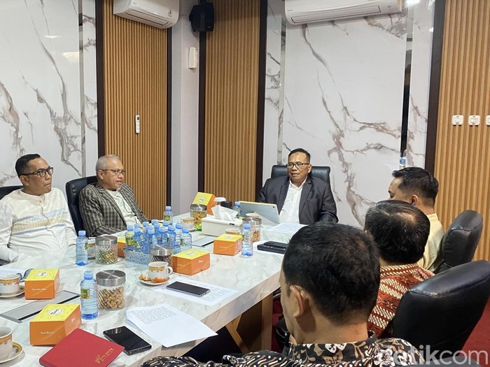 Rektor Unissula, Prof Gunarto menggelar rapat bersama para pejabat di Kampus Unissula, Kota Semarang, Jumat (10/10/2025).