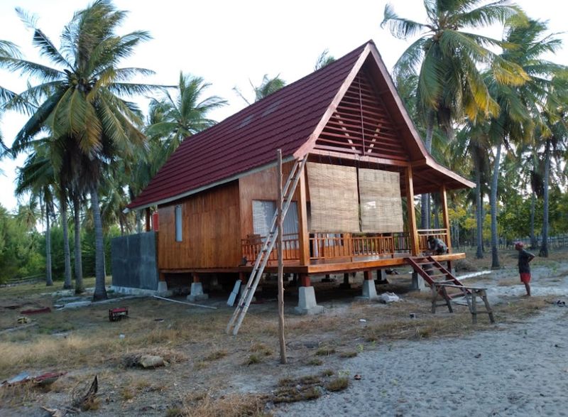 Rumah masyarakat Pulau Medang, Kecamatan Labuhan Badas, Kabupaten Sumbawa, Nusa Tenggara Barat (NTB). (Google Earth/Tioman Island/2022) Rumah masyarakat Pulau Medang, Kecamatan Labuhan Badas, Kabupaten Sumbawa, Nusa Tenggara Barat (NTB). (Google Earth/Tioman Island/2022)