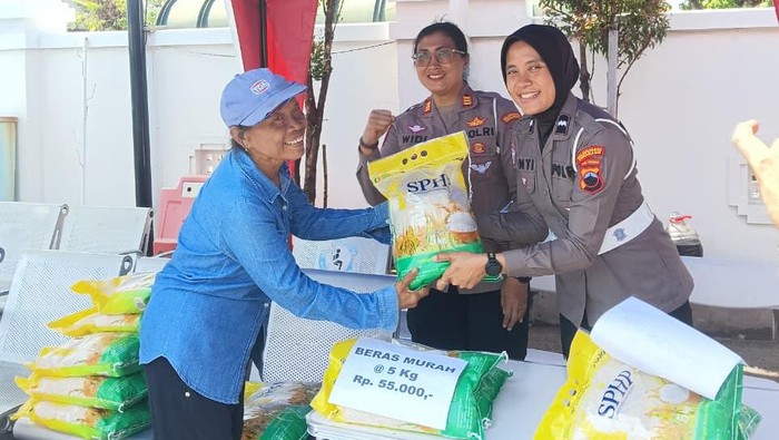 Satlantas Polrestabes Semarang saat menggelar GPM di Kantor Satpas 1421 Satlantas Polrestabes Semarang. Foto diunggah Jumat (10/10/2025).