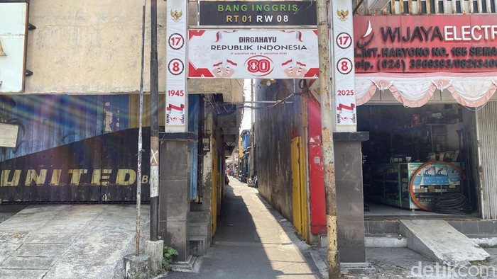Suasana perkampungan padat penduduk di Kampung Bang Inggris, Kelurahan Jagalan, Kecamatan Semarang Tengah, Kota Semarang, Jumat (10/10/2025).
