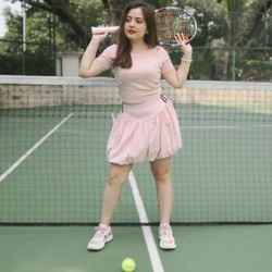 Tasya Kamila Manis di Lapangan Tenis