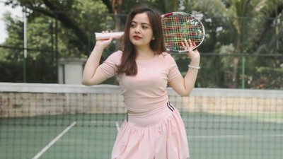 Tasya Kamila Manis di Lapangan Tenis