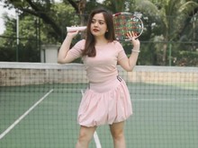 Tasya Kamila Manis di Lapangan Tenis