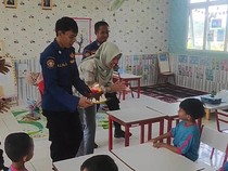 Petugas Damkar di Lampung Diminta untuk Beri Kejutan Ulang Tahun
