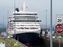 Kapal Queen Elizabeth Awali Musim Pelayaran Kanal Panama
