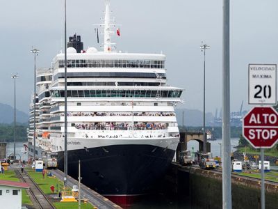 Kapal Queen Elizabeth Awali Musim Pelayaran Kanal Panama