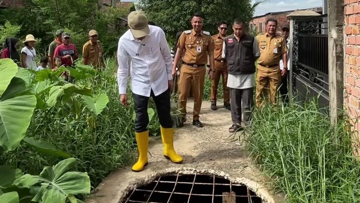 Wali Kota Palembang Ratu Dewa meninjau jalan di Gandus Palembang