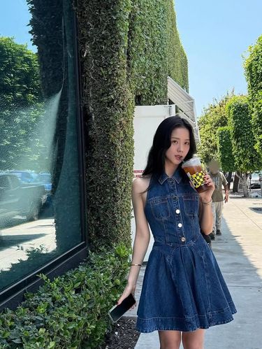 Cantiknya Jisoo 'BLACKPINK' saat Jajan Cokelat hingga Es Krim