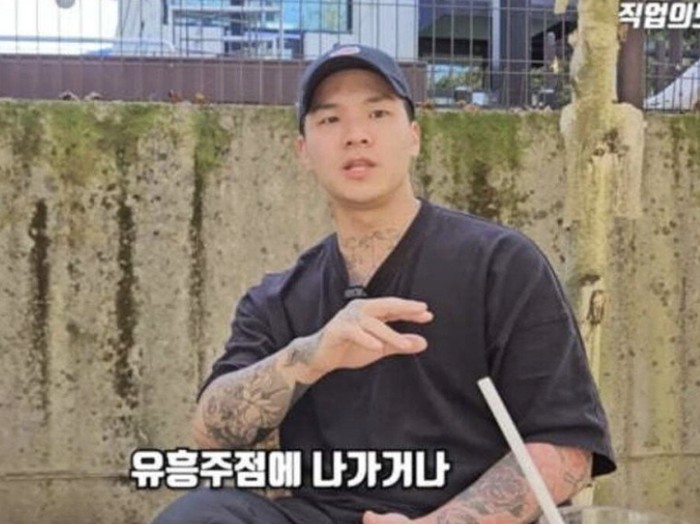 Mantan personel grup KPop TEEN TOP, Bang Min Soo alias C.A.P mengungkap sisi gelap dari industri hiburan Korea. Ia menceritakan bagaimana sejumlah idol KPop terpaksa bekerja di tempat hiburan dewasa karena situasi keuangan mereka.