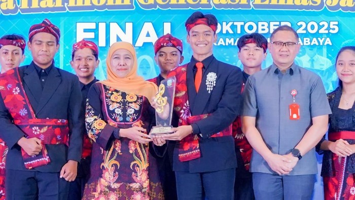 Gubernur Jawa Timur Khofifa Indar Parawansa Menghadiri Lomba Paduan Suara SMA/SMK Tingkat Provinsi Jawa Timur Tahun 2025 bertajuk Suara Harmoni Generasi Emas Jawa Timur.