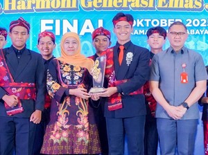 Khofifah Apresiasi Semangat Pelajar Jatim di Final Lomba Paduan Suara