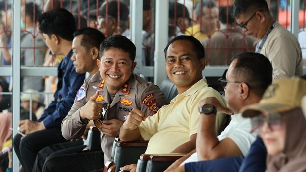 Hari kedua Pacu Jalur dalam rangka HUT ke-26 Kabupaten Kuansing, Sabtu (11/10/2025), berlangsung meriah dan situasi kondusif.