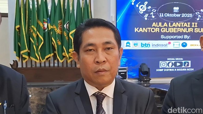 Praeses Pdt. Suwandi Sinambela