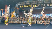 Presiden Majelis Adat Dayak Nasional, Marthin Billa, menjelaskan bahwa Meliwah memiliki makna yang sangat dalam bagi masyarakat Dayak Kenyah sejak zaman dahulu. Ritual ini melambangkan proses penyucian dari segala hal yang buruk.Meliwah adalah jalan menuju perdamaian. Pada masa lampau, ritual ini digelar untuk mengakhiri perselisihan, fitnah, bahkan peperangan. Setelah Meliwah, semua noda dibersihkan dan diganti dengan semangat kekeluargaan.Di tengah masyarakat Malinau yang terdiri dari 11 etnis, ritual ini menjadi pengingat untuk menyelesaikan masalah melalui komunikasi yang baik demi menjaga ketentraman. Foto: Oktavian Balang/detikKalimantan